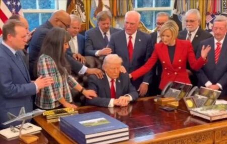 Pastores oraram por Donald Trump em meio a guerra contra o Ir&atilde;.