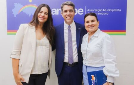 Prefeita Mirella Almeida assume primeira secretaria da Amupe.