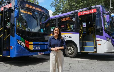 Governadora Raquel Lyra em entrega de &ocirc;nibus climatizados para a RMR.
