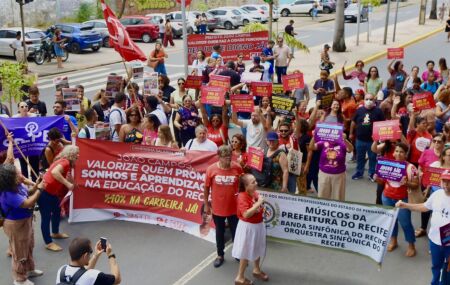 Servidores do Recife em ato na capital pernambucana.