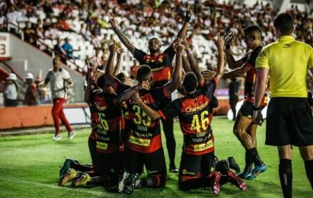 Sport comemorando Vit&oacute;ria nos Aflitos