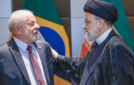 Lula y el presidente iran&iacute; Ebrahim Raisi durante una reuni&oacute;n bilateral del BRICS en Johannesburgo (2023)