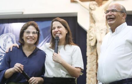 Encontro entre o fundador da Obra de Maria, Gilberto Barbosa, e da governadora de Pernambuco, Raquel Lyra  e Priscila Krause 