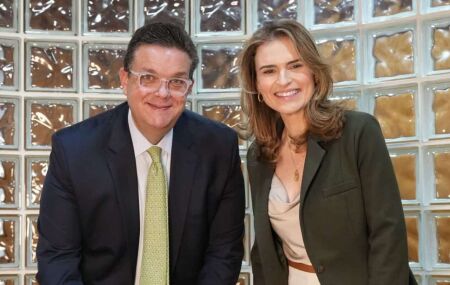 Wolney Queiroz e Mar&iacute;lia Arraes.