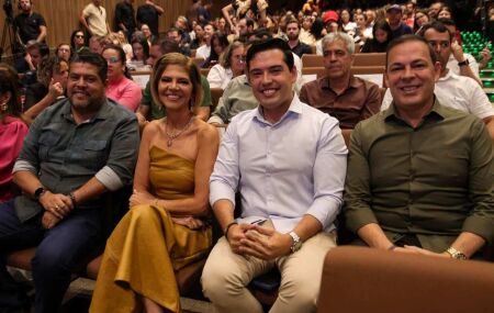 Prefeito Sivaldo Albino divulga programa&ccedil;&atilde;o do Festival de Inverno de Garanhuns.