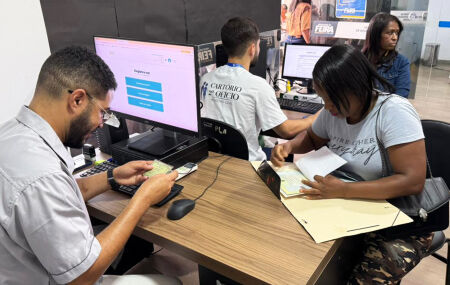 Mutir&atilde;o do Registre-se! oferecendo servi&ccedil;os a popula&ccedil;&atilde;o