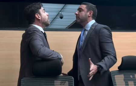 Vereador Eduardo Moura diz que deputado Romero Albuquerque foi lhe amea&ccedil;ar na C&acirc;mara do Recife.