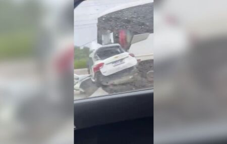 Acidente entre &ocirc;nibus e carro deixa mortos em Ipojuca.