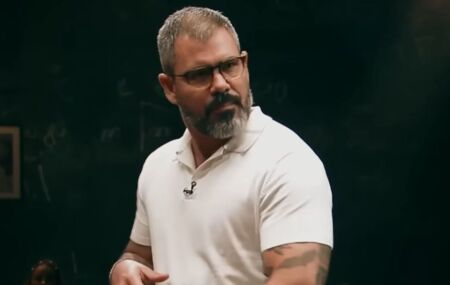 Ator Juliano Cazarr&eacute;.