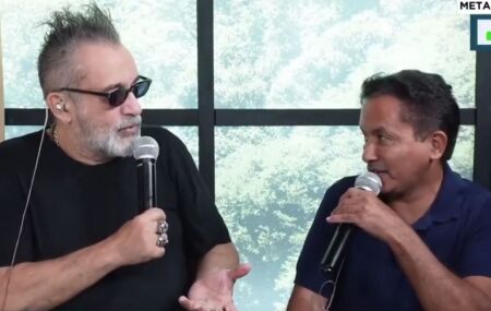 Manoel Gomes, o Caneta Azul, responde se &eacute; de esquerda ou direita: "Sou mais na minha"