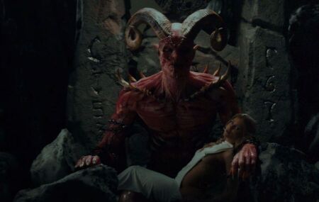 Lu&iacute;sa Sonza aparece deitada no colo do Diabo em novo clipe e internautas apontam satanismo 