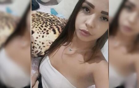 Jovem &eacute; esfaqueada 16 vezes por homem que conheceu na internet; filho de 3 anos presenciou o crime