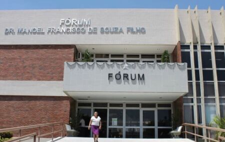 Juiz anula processo contra homem com celular roubado por considerar revista policial ilegal