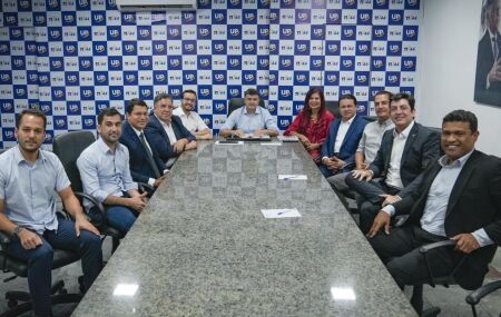 Eduardo e Lula da Fonte se re&uacute;nem com bancada da Uni&atilde;o Progressista para alinhar atua&ccedil;&atilde;o na Alepe