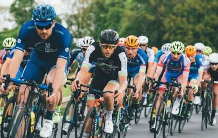 Ciclistas em atividade