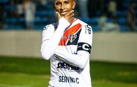 Ciel, atacante do Ferrovi&aacute;rio, chegou aos 65 gols ap&oacute;s os 40 anos.