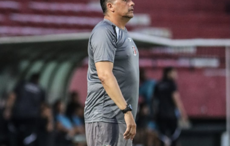 Claudinei Oliveira, treinador do Santa Cruz.