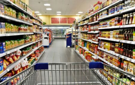 O encolhimento do poder aquisitivo da popula&ccedil;&atilde;o.