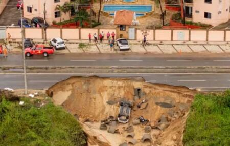 Cratera em Aquiraz, na Grande Fortaleza.