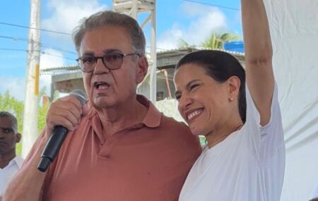 Deputado Ant&ocirc;nio Moraes e governadora Raquel Lyra.