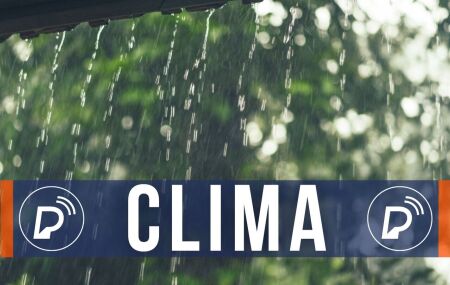 Com o feriado na ter&ccedil;a-feira, 21 de abril, muita gente resolveu emendar a folga e aproveitar a segunda-feira nas praias, mas &eacute; importante ficar atento &agrave;s condi&ccedil;&otilde;es do tempo antes de sair de casa.