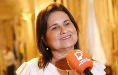 Prefeita professora Elcione Ramos (PSD). 