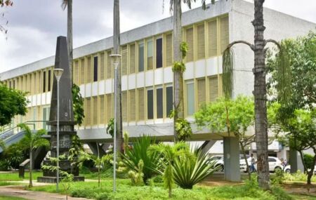 Fachada da Prefeitura de Caruaru. 