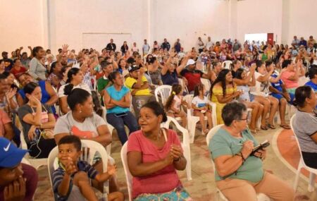 Fam&iacute;lias recebem aux&iacute;lio da Prefeitura de Garanhuns.