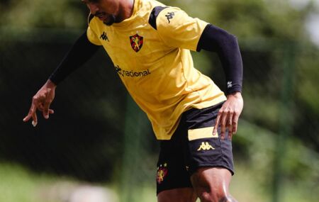 Felipinho destaca import&acirc;ncia da torcida para o Sport.