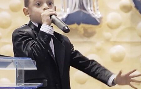 Document&aacute;rio A Voz de Deus.