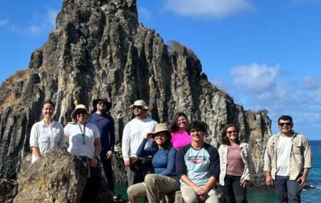 Grupo de pesquisadores da UFPE em Fernando de Noronha.