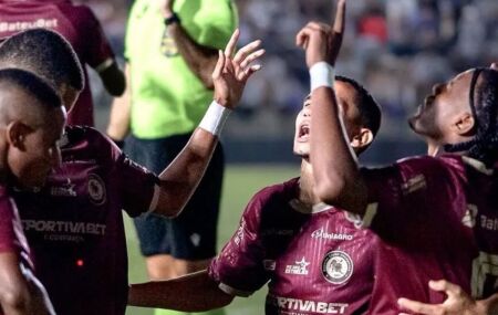 Jogadores do Jacuipense comemoram classifica&ccedil;&atilde;o na Copa do Brasil.