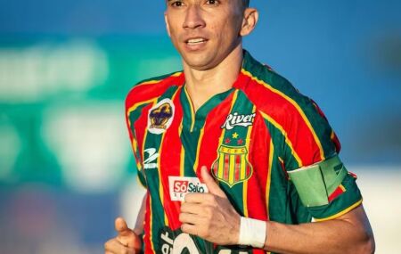 Jogador do Sampaio Corr&ecirc;a.