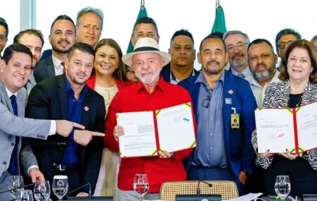 Lula lan&ccedil;a nova etapa do programa Move Brasil.