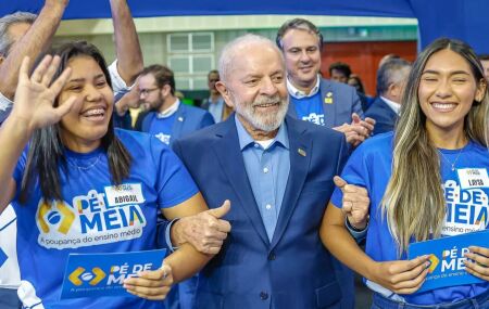 Lula sugere cria&ccedil;&atilde;o do P&eacute; de Meia para universit&aacute;rios.