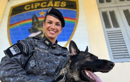 Major Giselle Campelo, comandante da Companhia Independente de Policiamento com C&atilde;es (CIPC&atilde;es).