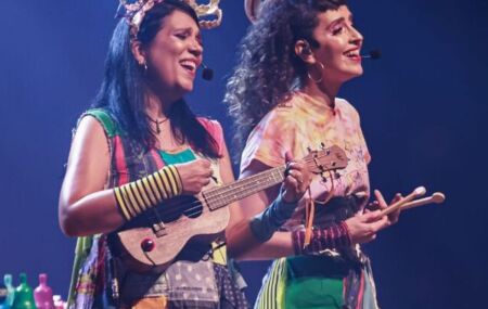 Cl&aacute;udia Soul e Lula Ara&uacute;jo, condutoras do show "Manguebitinho".