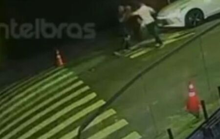 Motorista de aplicativo mata passageiro.