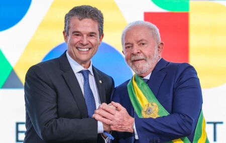 Ministro Andr&eacute; de Paula e presidente Lula