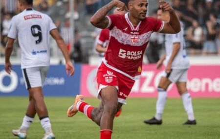 Mikael &eacute; um dos destaques do CRB na temporada 2026. 