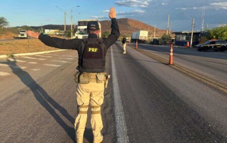 Opera&ccedil;&atilde;o Tiradentes da PRF nas estradas de Pernambuco.