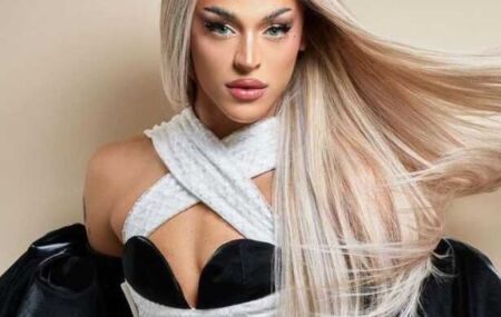 Pabllo Vittar se aresenta no campus da UFPE, no Recife.