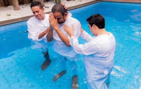 Pepe Moreno batizado na Igreja Evang&eacute;lico.