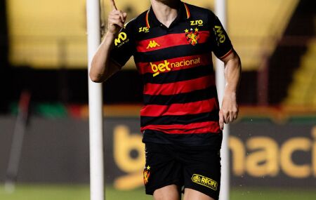 Perotti comemora gol da vit&oacute;ria contra o Novorizontino.