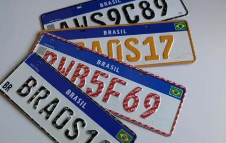 Placas de ve&iacute;culos do Brasil.