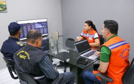 Prefeita professora Elcione Ramos e o Comit&ecirc; de Enfrentamento as Chuvas.