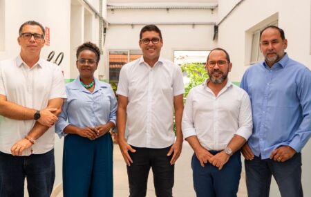 Prefeito Diego Cabral com novos secret&aacute;rios de Camaragibe.