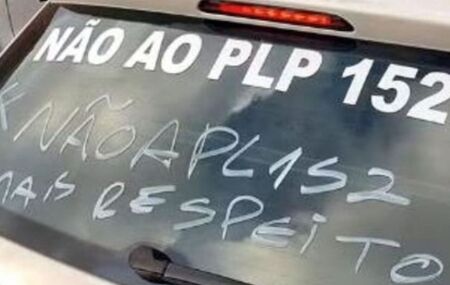 Protesto de motoristas por aplicativo na &aacute;rea central do Recife.