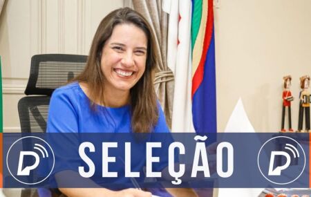 Raquel Lyra assinando documento. Foto: Divulga&ccedil;&atilde;o.