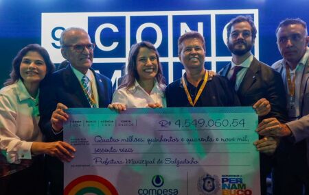 Raquel Lyra na Amupe anuncia investimentos